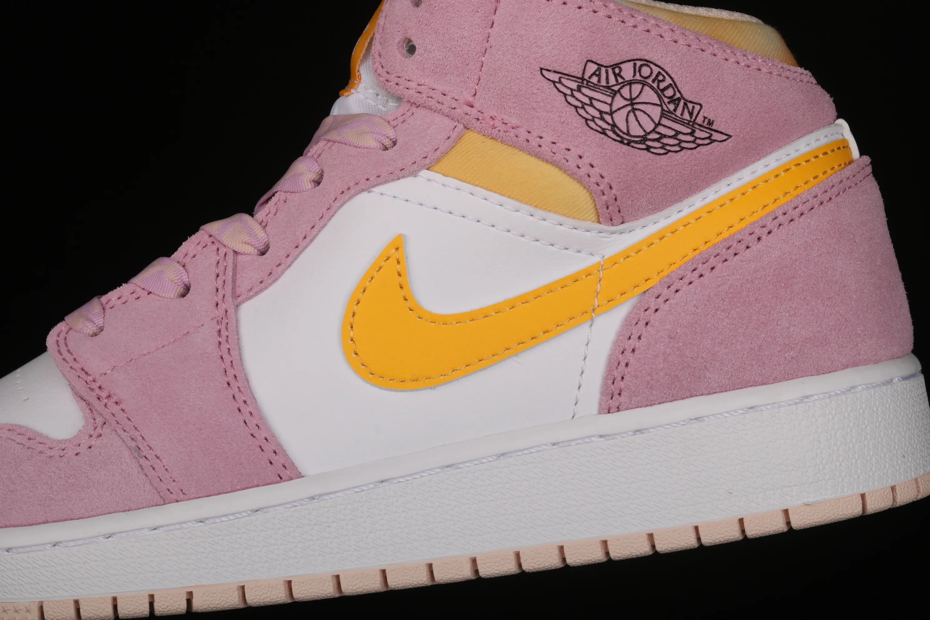 All categories Air Jordan Jordan series basketball shoes Air Jordan 1 Mid G version pure original Air Jordan 1 Mid AJ1 Joe 1 girl powder China basketball shoes DC9517-600